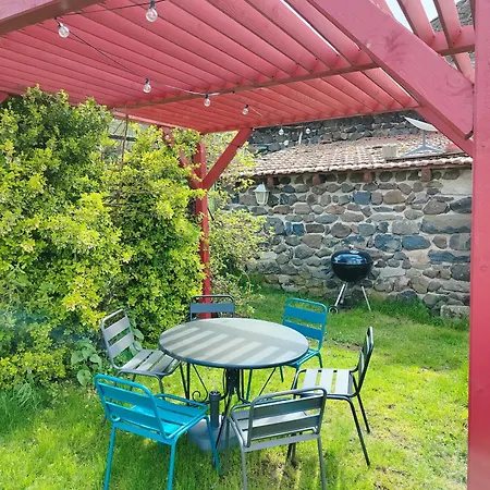 Les Estaou Treillo Ferienhaus